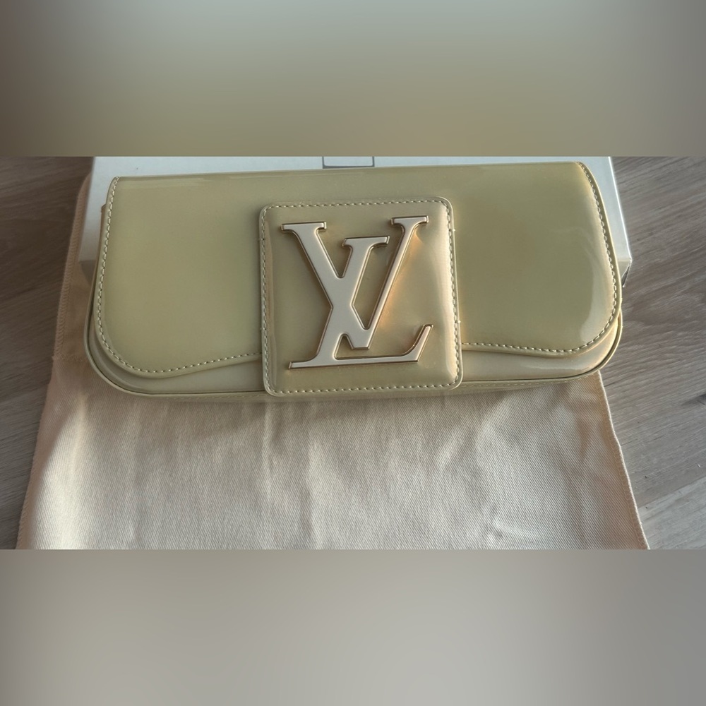 Louis Vuitton Pochette Sobe Creme
